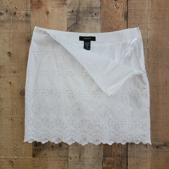 Y2K Express White Eyelet Mini Skirt - Picture 3 of 7